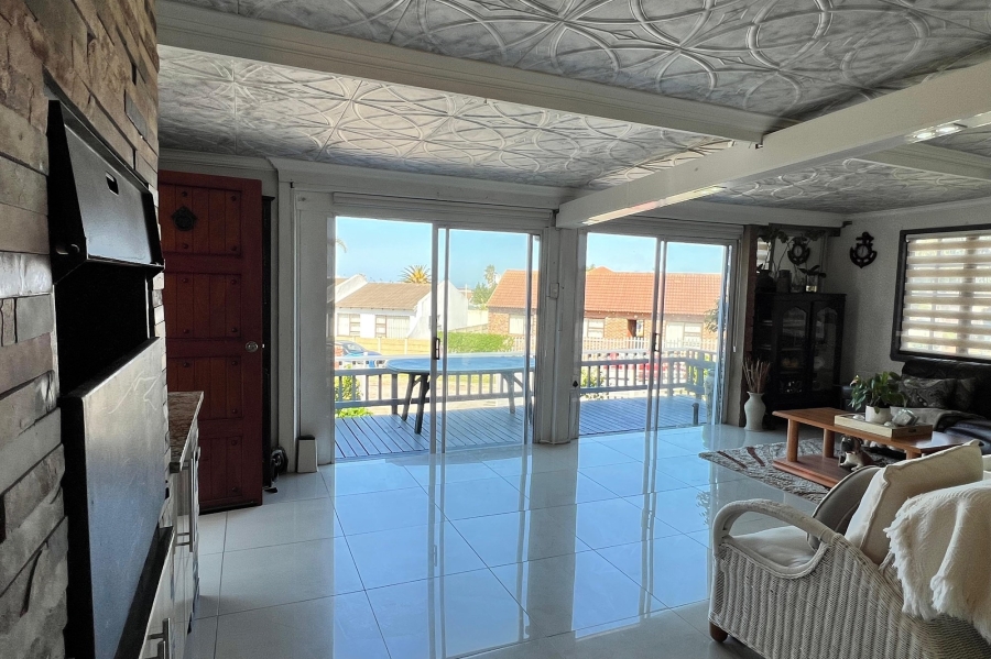 3 Bedroom Property for Sale in Wavecrest Eastern Cape